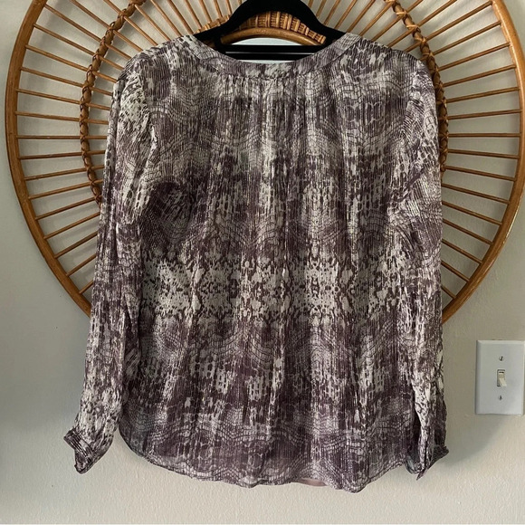 Velvet by graham and Spencer metallic sheer blouse  Sz Small - Picture 7 of 8